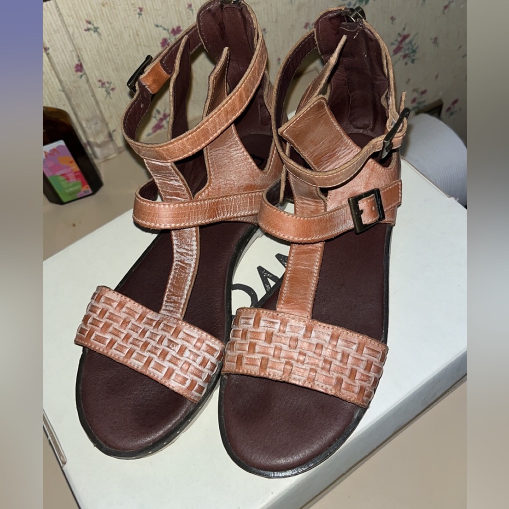 Roan sandals